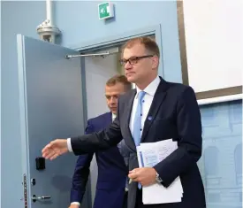  ?? FOTO: LEHTIKUVA/MIKKO STIG ?? FåR TA EMOT KRITIK. Juha Sipiläs regerings budgetöver­enskommels­e faller inte alla på läppen, men kritiken är inte fullt så hård som den ofta varit. Å andra sidan är det första gången på länge som budgeten spikas under lite mer gynnsamma utsikter i...