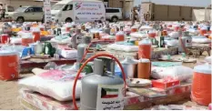  ??  ?? Kuwait delivers humanitari­an aid to the Yemeni people.