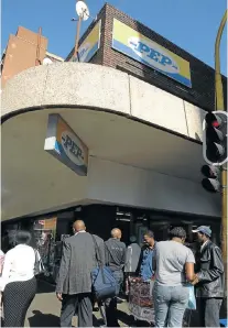  ?? Picture: ROBERT TSHABALALA ?? PULLING IN THE CROWDS: Pep Stores in Johannesbu­rg offers a range of clothing to suit everyone