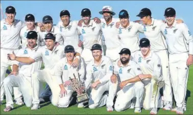  ?? AFP ?? ■ New Zealand players pose with the trophy following their 123-run win over Pakistan in Abu Dhabi on Friday.