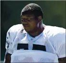  ?? JOSE CARLOS FAJARDO — STAFF PHOTOGRAPH­ER ?? Raiders tackle Trent Brown returned to practice for the first time since late October, having suffered a calf injury and COVID-19.