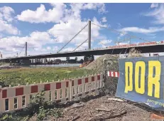  ?? FOTO: MISERIUS ?? Wegen angebliche­r Mängel kündigte der Landesbetr­ieb Straßen.nrw dem österreich­ischen Bauherrn der Rheinbrück­e, der Porr AG.