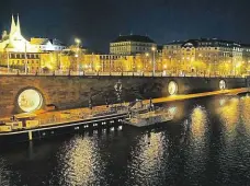  ??  ?? Nová dominanta Dosud nevyužité prostory ve zdech Rašínova nábřeží nechá Praha přestavět na toalety i prosklené kavárny a galerie. Práce by měly začít v polovině dubna. 2x vizualizac­e: petrjanda/brainwork