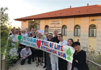  ?? (Aaron Friedman) ?? WE ARE one: Members of Beit Shemesh’s Etz Haim (Tree of Life) synagogue gather on November 2 to give a pre-Shabbat photograph­ic ‘hug’ to their brethren at Pittsburgh’s similarly named synagogue.