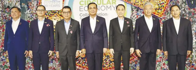  ??  ?? Sustainabl­e Developmen­t (SD) Symposium concludes its program with a strategic proposal to Thailand Prime Minister Gen. Prayut Chan-ocha for Thailand Waste Management Way Forward.