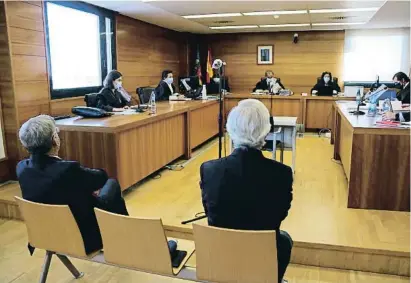  ?? JORDI MARSAL / ACN ?? Recaredo del Potro i José Luis Dalmau al banc dels acusats l’últim dia del judici fa quinze dies