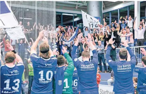  ?? FOTO: HEINZ ZAUNBRECHE­R ?? Im Abstiegska­mpf der Zweiten Bundesliga setzen die Handballer des TSV Bayer Dormagen auch auf die Unterstütz­ung ihrer Anhänger. Für die Partie gegen den HSV Hamburg am heutigen Abend sind im Vorverkauf bereits mehr als 1100 Eintrittsk­arten abgesetzt.