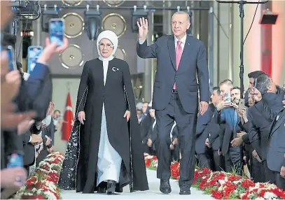  ?? ?? Erdogan y su mujer, Emine, en el acto de ayer en Ankara