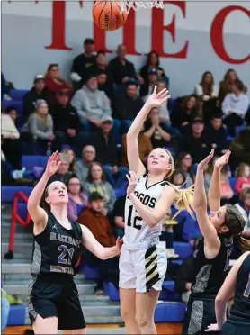  ?? PILOT FILE PHOTO/BEV HARAMIA ?? Argos’ Baleigh Binkley goes up for a floater during regional action last season. Binkley is one of four seniors on this year’s Lady Dragons girls basketball team.