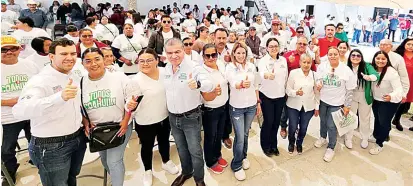  ?? ?? ▮
Junto al candidato al Senado en Coahuila, Miguel Riquelme, la candidata a diputada federal por el Distrito 02, Paty Cardona, llevó las propuestas de campaña a Sierra Mojada y Ocampo.