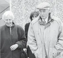  ?? PETER LEE CANADIAN PRESS FILE PHOTO ?? Helmut Oberlander, right, leaves the courthouse with members of his family in Kitchener in 2003.