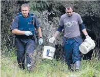  ?? Photo: FAIRFAX NZ ?? Hunt continues: Police search a property near Whangamomo­na and surroundin­g bush for items connected to the killing of George Taiaroa.