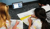  ?? Melissa Phillip / Staff photograph­er ?? Third-graders Kelli Blair, 9, left, Jennifer Rosa, 8, and Niam Patel, 8, talk virtually with Texas A&M senior Grace Neal.