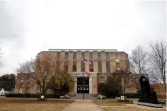  ?? Staff photo by Hunt Mercier ?? ■ Hempstead County Courthouse was built in 1939 in Hope, Ark.