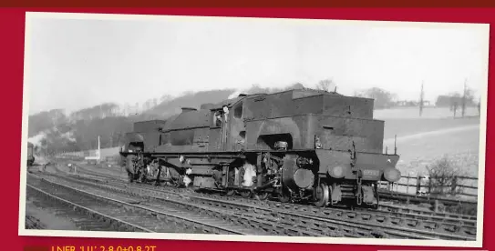  ?? LES NIXON ?? Nigel Gresley’s giant ‘U1’ 2‑8‑0+0‑8‑2T No. 69999 arrives at the foot of Worsboroug­h bank in March 1953.