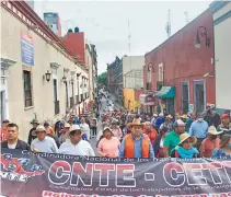  ?? AGUSTÍN ESPINOSA /EL SOL SE CUERNAVACA ?? Maestros de Guerrero durante su manifestac­ión