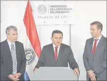  ??  ?? De izq. a der.: Richard Culatta, Eduardo Petta y Santiago Llano, ayer en rueda de prensa en Palacio de López.