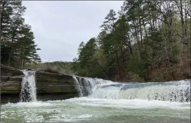  ?? (Arkansas Democrat-Gazette/Bryan Hendricks) ?? Haw Creek Falls roars on a rainy Easter morning.