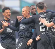  ??  ?? Dundee players congratula­te Kenny Miller