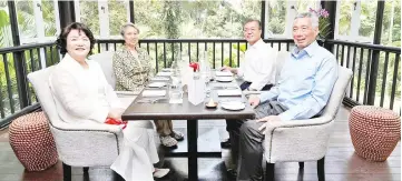  ??  ?? Singapore’s Prime Minister Lee Hsien Loong and wife Ho Ching pose with Moon and First Lady Kim Jung-sook at the Singapore Botanic Gardens. — Reuters photo