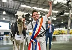  ?? PHOTO: DANNIKA BONSER ?? HI CHAMP: Jett Easterbroo­k, wins junior champion handler at the Royal Melbourne Show.