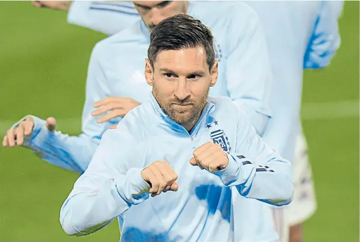  ?? JUANO TESONE / ARCHIVO ?? La hora del impacto. Messi disputará desde hoy su sexta Copa América y tratará de tachar esa asignatura pendiente que tiene desde que debutó en la Mayor.