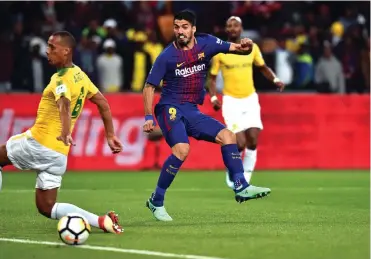  ?? Picture: OUPA MOKOENA, ANA PICTURES ?? IN THE THICK OF IT: Pitso Mosimane puts his team’s defensive showing against Luis Suarez &amp; Co down to stage fright.