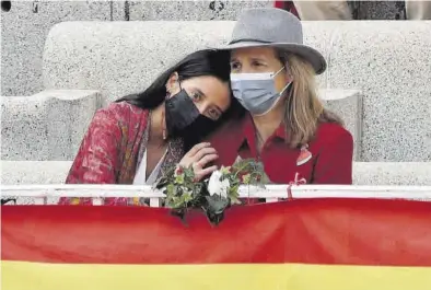  ?? EUROPA PRESS ?? La infanta Elena, con su hija, en la plaza de toros de Las Ventas.