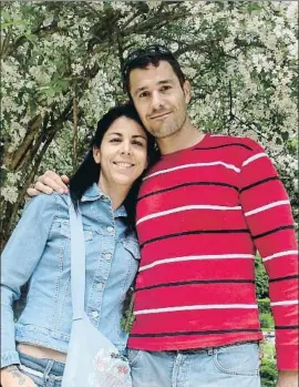  ?? ARCHIVO ANNA GONZÁLEZ ?? Anna, aquí junto a su esposo Óscar, recogió más de 300.000 firmas