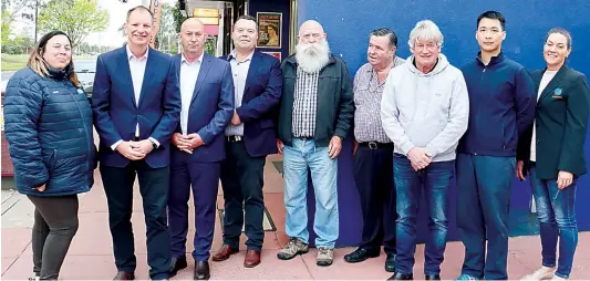  ?? ?? The Coalition representa­tives along with members of the Trafalgar Chamber of Commerce. From left: Sarah Jenkins, Liberal Member for Caulfield David Southwick, Liberal candidate for Narracan Wayne Farnham, The Nationals candidate for Narracan Shaun Gilchrist, Brian Leaf, Neil Joiner, Graham Davey, Jackson Chuo and Tracy Moore.