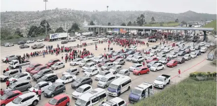  ?? African News Agency (ANA) LEON LESTRADE ?? COSATU added its voice to the masses calling for an end to the increase in the price of petrol. The protest took place at the Mariannhil­l Toll Plaza, west of Durban, from 10am yesterday. |