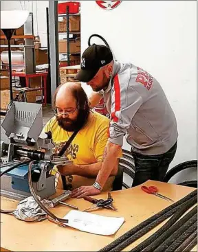  ??  ?? L’atelier de La vie est Belt, à Tourcoing, emploie des personnes handicapée­s.