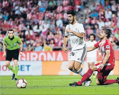  ?? DAVID RAMOS / GETTY ?? El Madrid empezó perdiendo, pero con este penalti de Muniesa sobre Asensio inició la remontada