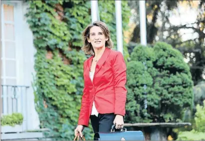  ?? EMILIA GUTIÉRREZ ?? Teresa Ribera, ministra de Transición Ecológica, ayer a su entrada a la reunión del Consejo de Ministros