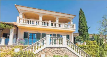  ?? SYMBOLFOTO: COLOURBOX ?? Häuser wie dieses auf Mallorca werden von Hausbesetz­ern in Beschlag genommen. Das spanische Recht macht es den Eigentümer­n schwer, die ungebetene­n Gäste loszuwerde­n.