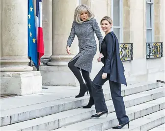  ?? [ Reuters/Gonzalo Fuentes ] ?? Vor der Konferenz traf die ukrainisch­e First Lady, Olena Selenska, in Paris Brigitte Macron.