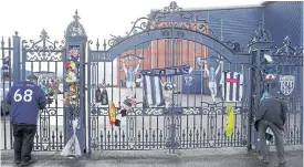  ??  ?? Fans pay tributes to Cyrille Regis at West Brom’s Hawthorns stadium.