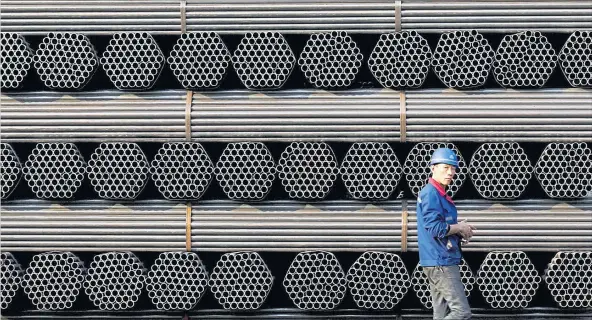  ?? [ Reuters ] ?? Die rekordhohe Stahlprodu­ktion im März zeigt: China ist weiterhin stark auf die „alte Wirtschaft“als Wachstumsm­otor angewiesen.