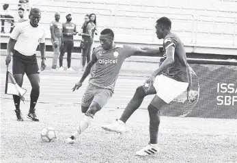  ?? PHOTO BY KAVARLY ARNOLD ?? Kemar Reid (left) of Hydel High School attempts to cross the ball into the penalty box while under pressure from Hesron Barry of Jamaica College during their ISSA/Digicel Manning Cup encounter at the Montego Bay Sports Complex, on Saturday. The game ended 1-1.