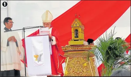  ?? Fotos: Patricia Oleas / EXTRA ?? 1.- Un cuadro del padre Emilio, sus reliquias fueron llevadas al lugar de la ceremonia religiosa. 2.- El segundo mandatario, Otto Sonnenholz­ner, estuvo en la eucaristía.