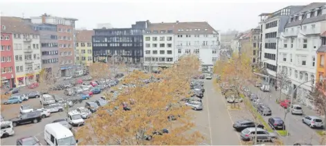  ?? FOTO: BECKERBRED­EL ?? Heute dient der Beethovenp­latz in Saarbrücke­n vor allem als Parkplatz.
