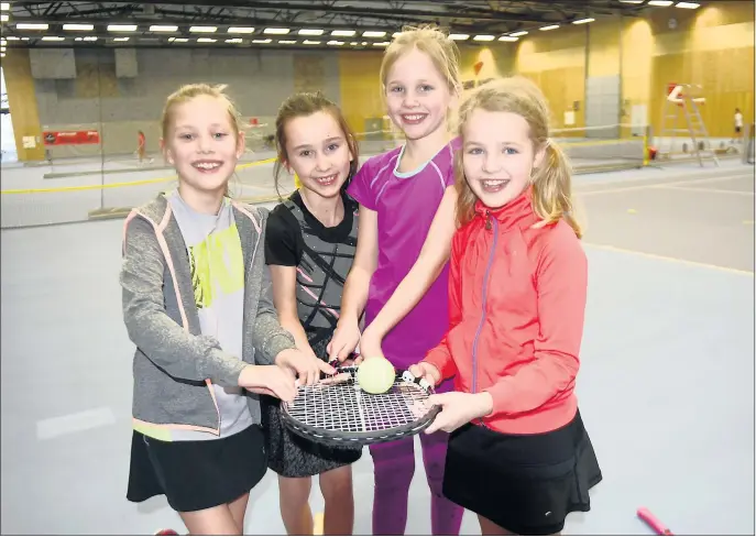  ??  ?? TRIVES MED TENNIS: Ingrid Reiten, Emilie Miltenburg, Charlotte Kristianse­n og Veslemøy Dingsøyr har funnet seg godt til rette på tennisbane­n. Under helgens regionsmes­terskap viste de virkelig hva de kan og spilte flere meget gode kamper i tennishall­en...