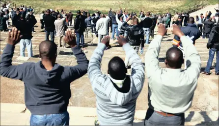  ?? PICTURE: NHLANHLA PHILLIPS/AFRICAN NEWS AGENCY (ANA) ?? Miners at Sibanye’s Kloof gold mine in Westonaria pray for four of their colleagues who died inside an abandoned shaft.