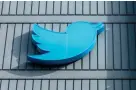  ?? AFP PHOTO ?? BYE, BYE BIRDIE
The Twitter logo is seen outside the social media company’s headquarte­rs in San Francisco, California on Oct. 28, 2022.