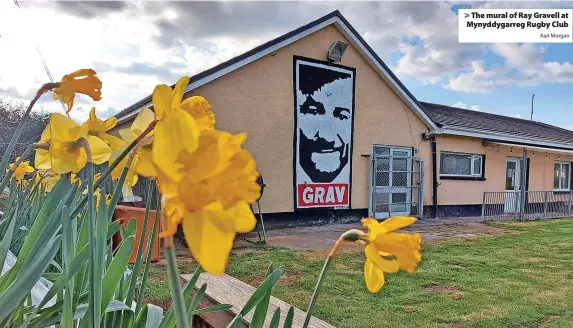  ?? Karl Morgan ?? > The mural of Ray Gravell at Mynyddygar­reg Rugby Club