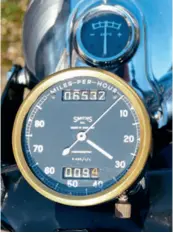  ??  ?? Chronometr­ic speedomete­r ticks up the speed engagingly, while the trip meter reset knob works in a different way every time