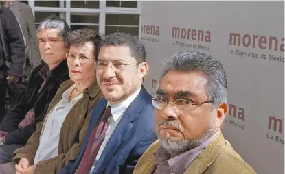 ??  ?? Tomás Pliego, Bertha Lujambio, Martí Batres y Marco Medina, en conferenci­a de prensa.