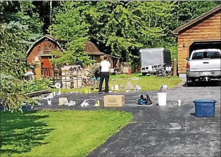  ?? PHOTO COURTESY MADISON COUNTY SHERIFF’S OFFICE ?? The Madison County Sheriff’s Special Operations Unit conduct a raid of a suspected methamphet­amine lab at 1720Canal Road in Oneida on Thursday,