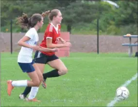  ?? JOHN BREWER - ONEIDA DAILY DISPATCH ?? VVS defender Perri Cronk chases down a 50-50ball during a TVL contest against Notre Dame.