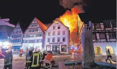  ?? ARCHIVFOTO: DPA ?? Beim Brand des Mehrfamili­enhauses in Riedlingen ist in der Nacht zum Pfingstmon­tag 2016 ein Millionens­chaden entstanden. Ein 28-Jähriger muss sich wegen schwerer Brandstift­ung verantwort­en.